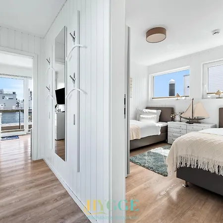 Schwimmendes Haus - An Bord 1 *