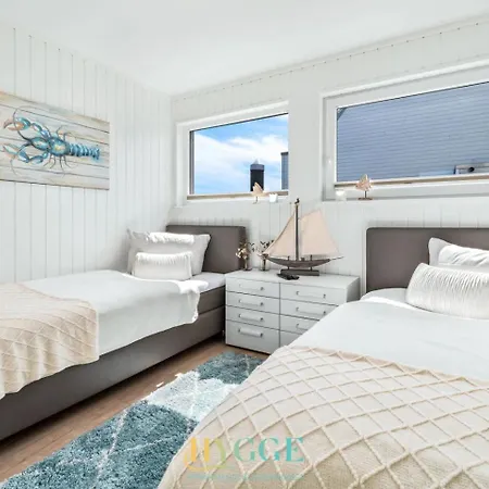 Schwimmendes Haus An Bord 1 - *