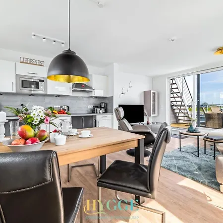 Schwimmendes Haus An Bord 1 -