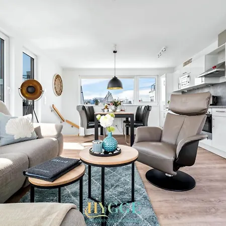 Schwimmendes Haus An Bord 1 - *